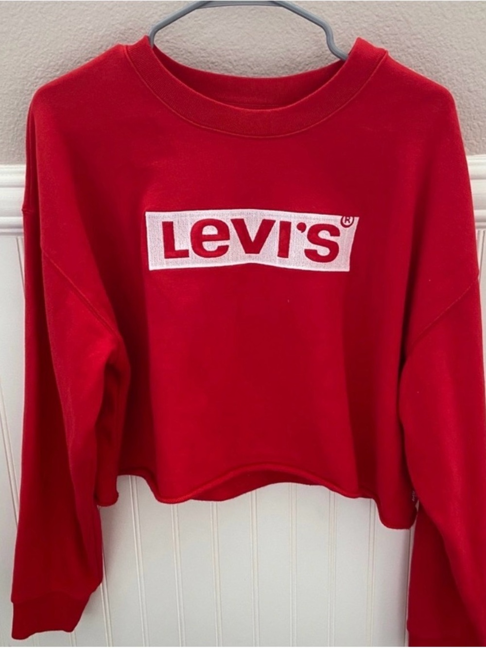 Levis Womens Red White Long Sleeve Cropped Oversized Pullover Sweatshirt